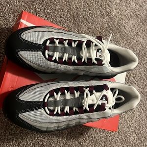 Selling airmax 95 size 11